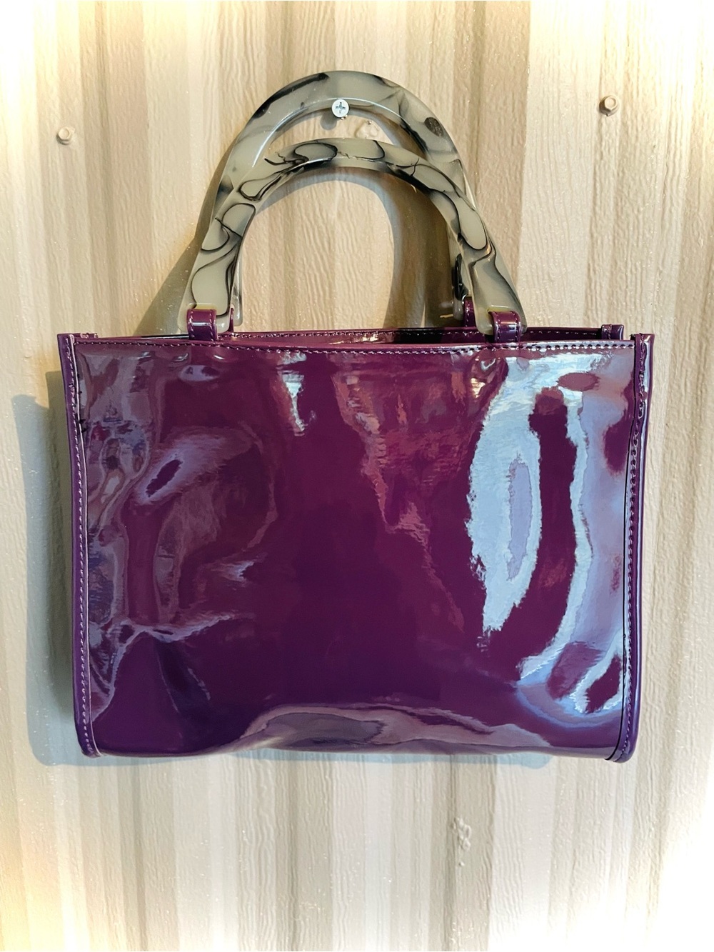VTG Neiman Marcus Patent Tote Bag Plum Purple Handbag Marbled Lucite Handles - Picture 2 of 9